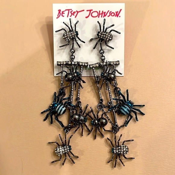 Brand New Betsey Johnson Dangly Spider Drop Earrings Halloween Glow in the Dark - Picture 2 of 15